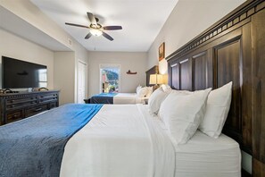2 bedrooms, iron/ironing board, WiFi, bed sheets - 🏔️Baskins Creek 107 | Fireplace | Hot Tub | Walk to Downtown Gatlinburg🐻 (Gatlinburg)