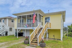 Exterior - Tide Dyed – A Colorful Coastal Escape (Topsail Beach)