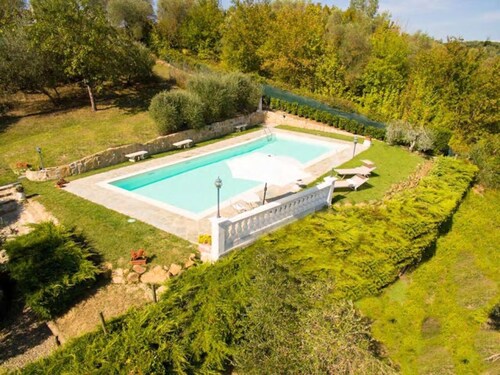 PANORAMA-HÜTTE MIT PRIVATEM POOL, GARTENTERRASSE, WILAN UND BILLARD