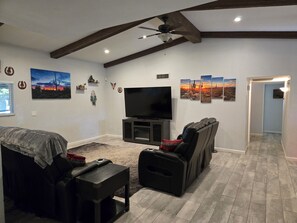 Smart TV, fireplace - Sun, Swims, & Success: Your Desert Escape Awaits! (Mesa)