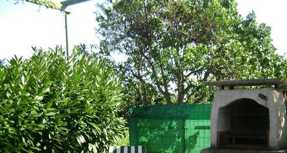 For a peaceful vacation between sea and mountains, fig and olive trees.