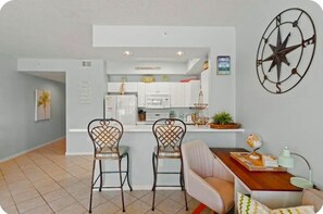 Private kitchen - ON BEACH/Walkable, HUGE pool/HotTub/LAZY (Fort Walton Beach)