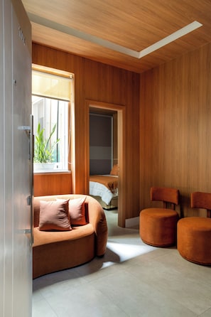 Appartement Design, cuisine, vue sur la cour intérieure | Aire de séjour