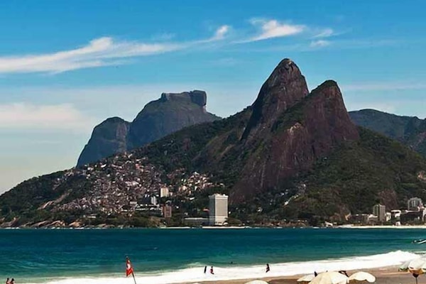 Beach nearby, white sand, 8 beach bars