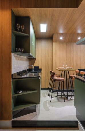 Design Apartment, Kitchen, Courtyard View | Private kitchen | Full-sized fridge, microwave, oven, stovetop - StayHome Ipanema Comfort 1min to Beach (Rio de Janeiro)