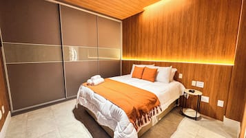 Design appartement, keuken, uitzicht op de binnenplaats