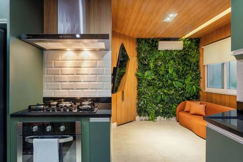 Appartamento Design, cucina, vista cortile | Cucina privata | Frigorifero con congelatore, microonde, forno, piano cottura