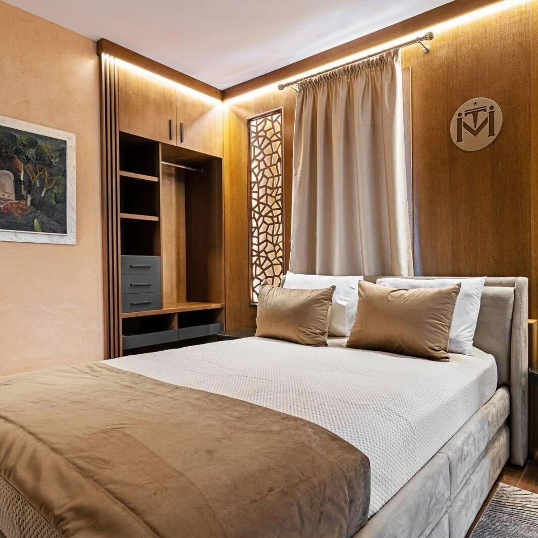 5 bedrooms, iron/ironing board, Internet