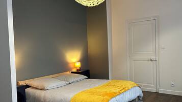 5 slaapkamers, een strijkplank/strijkijzer, wifi, beddengoed