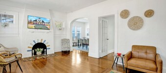 Spacious 6-bedroom apartment in gorgeous Birmingham with AC, secured parking lot