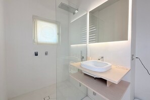 Shower, bidet, towels - P085 – Porto Recanati, new two-room apartment 30 meters from the sea (Porto Recanati)