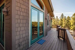 Terrace/patio - On trails, 2 mi to town & NAU, 12 mi to Snowbowl (Flagstaff)