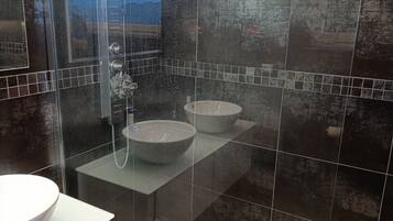 Dusche, Haartrockner, Bidet, Handtücher