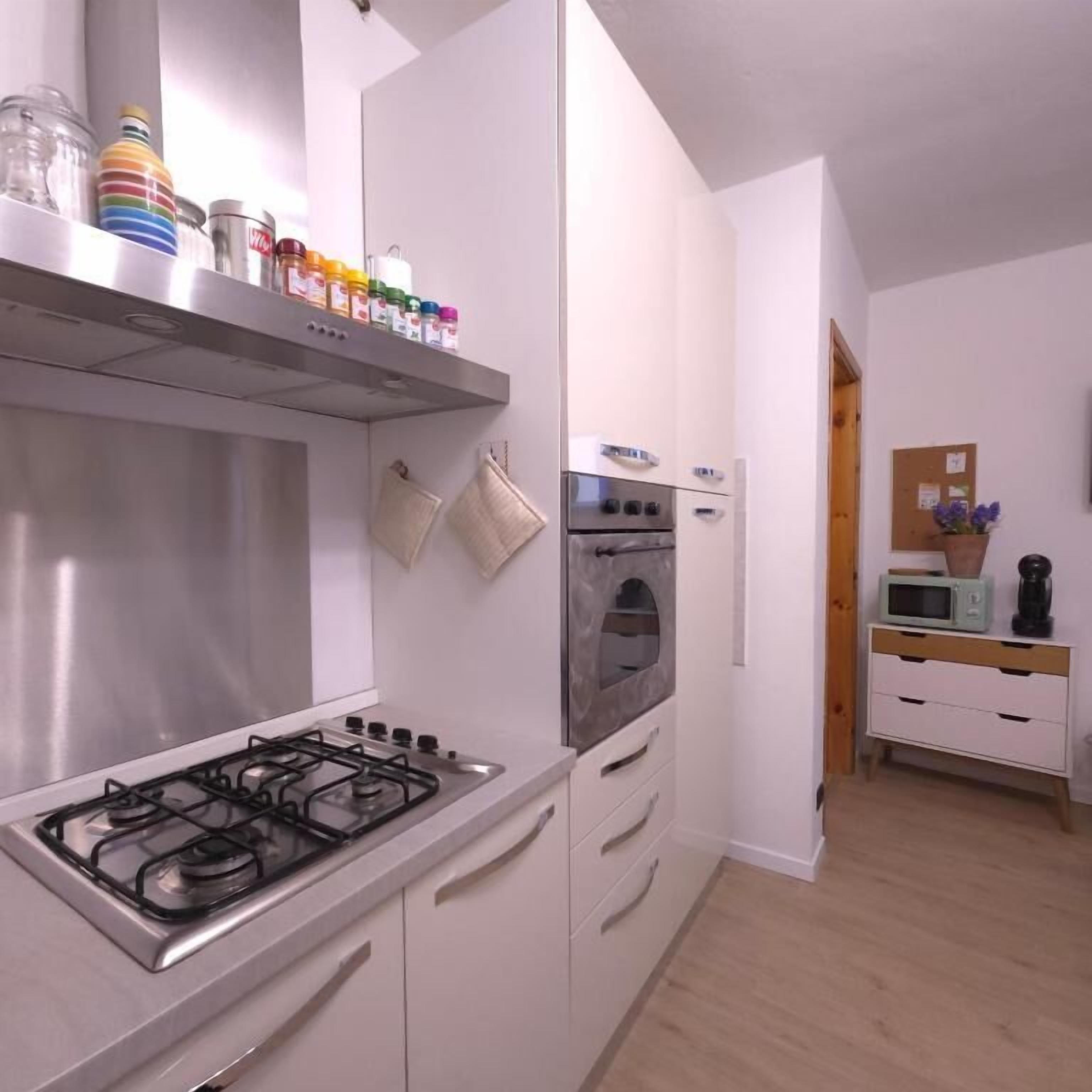 Alloggio Comfort su due livelli, 2 camere da letto, vista cortile | Cucina privata