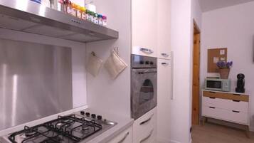 Alloggio Comfort su due livelli, 2 camere da letto, vista cortile | Cucina privata