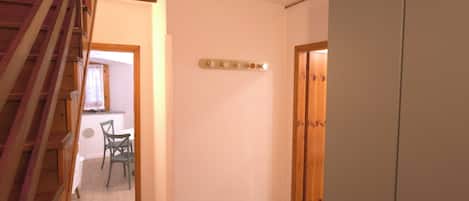 Comfort Duplex, 2 Bedrooms, Courtyard View | Interior