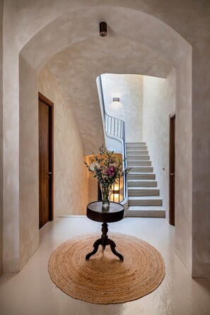 Interior - King Room with Garden View - Room 3 (Canet de Mar)