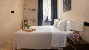 1 bedroom, in-room safe, desk, iron/ironing board