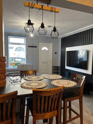 Dining - Urban house overlooking the city (Great Yarmouth)