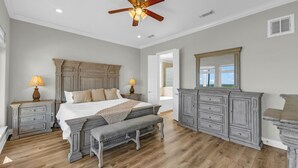 4 habitaciones, tabla de planchar con plancha, wifi y ropa de cama 