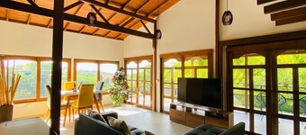 Private Countryside Retreat Jacuzzi & Scenic View