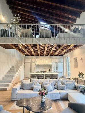 Interior - Private Residence Over Piazza della Repubblica w/ Gullo Kitchen- Full month only (Firenze)