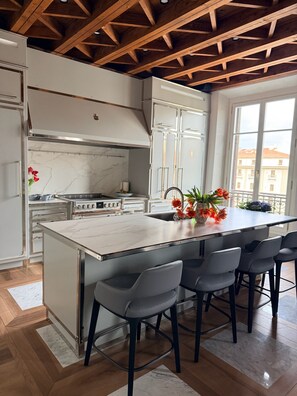 Private kitchen - Private Residence Over Piazza della Repubblica w/ Gullo Kitchen- Full month only (Firenze)