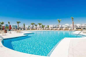 Outdoor pool - Exclusive Coastal Retreat 3 King Suites Sleeps 8 (Orange Beach)