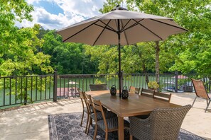 Outdoor dining - Spacious 5 bedroom house with double decker dock on quiet lakefront! (Arley)