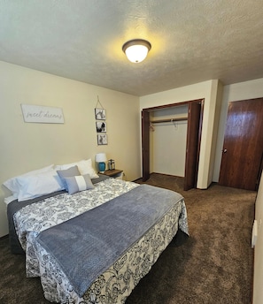 2 bedrooms, desk, travel cot, free WiFi
