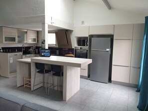 Fridge, microwave, oven, dishwasher - Bassin-style house with garden in La Teste (La Teste-de-Buch)
