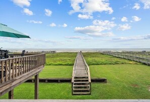 Outdoor dining - Beachfront Home with Private Boardwalk/ Large Deck/ Sleeps 8+/Family Friendly (Surfside Beach)