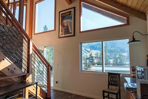 Interior - The Grateful Den - Hot tub, game room (Big Bear Lake)