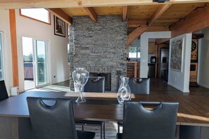 Dining - The Grateful Den - Hot tub, game room (Big Bear Lake)