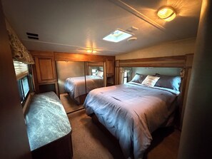 Room - Upper Iowa river Camper (Dorchester)