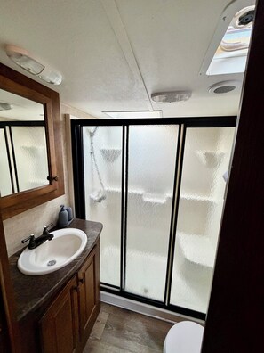 Bathroom - Upper Iowa river Camper (Dorchester)