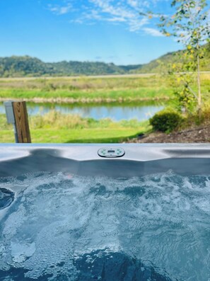 Bañera de hidromasaje al aire libre
