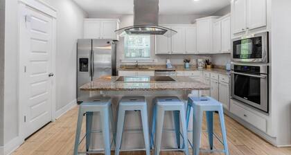 🐾Pet Friendly 4BR Home | Community Pool + 1 Mile to Beach | Stella Maris🏖️