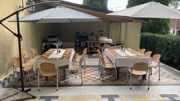 Outdoor dining