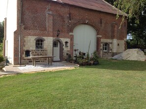 Exterior - Countryside relaxation in a historic setting (Chevennes)