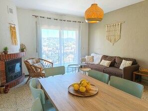 Living area - NEW Casa Sonrisa, Mediterranean 3-bedroom house with AC in quiet Lloret Blau (Lloret Blau)