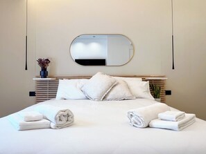 1 bedroom, WiFi, bed sheets - April Suites Apartments - Suite 1, Amber (Palermo)