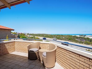 Property grounds - Marina by the Sea | Ocean Reef Luxury 4 Bed + study | Marina & Ocean Views (Ocean Reef)