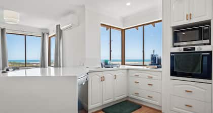 Marina by the Sea | Ocean Reef Luxury 4 Bed + study | Marina & Ocean Views