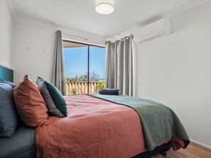 Iron/ironing board, WiFi, bed sheets - Marina by the Sea | Ocean Reef Luxury 4 Bed + study | Marina & Ocean Views (Ocean Reef)