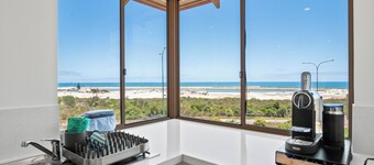 Marina by the Sea | Ocean Reef Luxury 4 Bed + study | Marina & Ocean Views