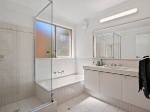 Hair dryer, towels, soap, toilet paper - Marina by the Sea | Ocean Reef Luxury 4 Bed + study | Marina & Ocean Views (Ocean Reef)
