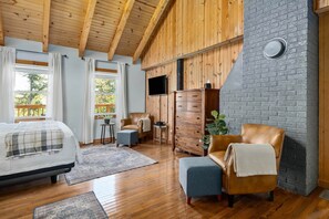 2 Schlafzimmer, Zimmersafe, Bügeleisen/Bügelbrett, WLAN