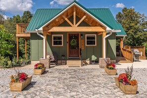 Exterior - Hocking Hills Cabin Hot Tub/Pet friendly/Private Trails (Washington Township)