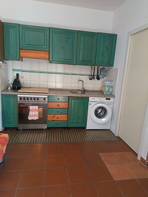 Oven, stovetop - Villa all your own in the middle of nature, near the sea and the nightlife. (Puglia)